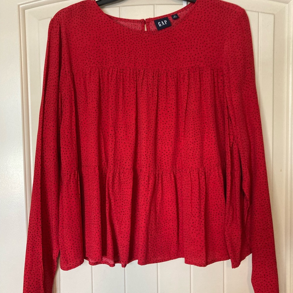 Never worn Gap tiered